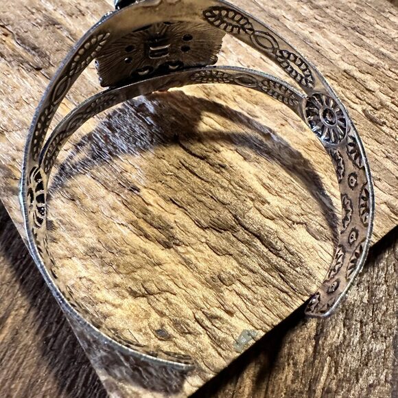 Vintage Southwestern Turquoise Cuff Bracelet for Boho Chic Cowgirls, Gift-Ready - Picture 6 of 9